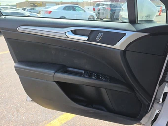 2018 Ford Fusion SE – miniatura 9