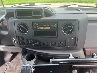 2018 Ford Super Duty E-350 Cutaway DRW - miniatura 10