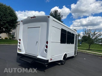 2018 Ford Super Duty E-350 Cutaway DRW - miniatura 2