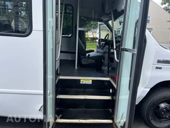2018 Ford Super Duty E-350 Cutaway DRW - miniatura 9