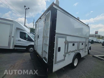 2018 Ford Super Duty E-350 Cutaway DRW – miniatura 3