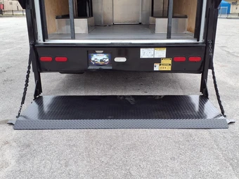2018 Ford Super Duty E-350 Stripped Chassis DRW - miniatura 17