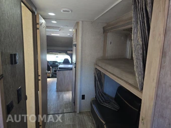 2018 Ford Super Duty E-450 Cutaway DRW 158.0" WB - miniatura 5