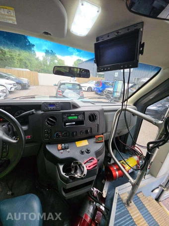 2018 Ford Super Duty E-450 Cutaway DRW - miniatura 10