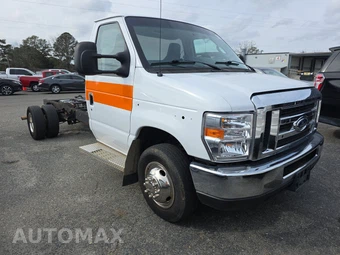 2018 Ford Super Duty E-450 Cutaway DRW – miniatura 3