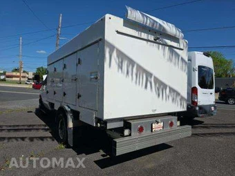 2018 Ford Super Duty E-450 Cutaway DRW – miniatura 2