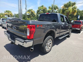 2018 Ford Super Duty F-250 Lariat Crew Cab Medium Bed - miniatura 3