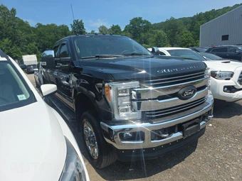 2018 Ford Super Duty F-250 Lariat Crew Cab Medium Bed - miniatura 3