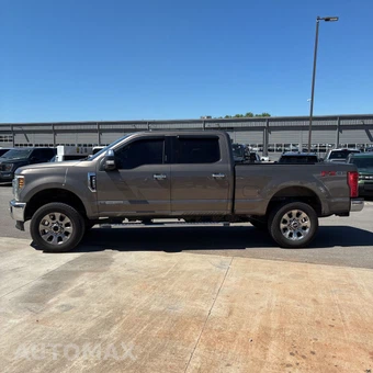 2018 Ford Super Duty F-250 Lariat Crew Cab Medium Bed - miniatura 2