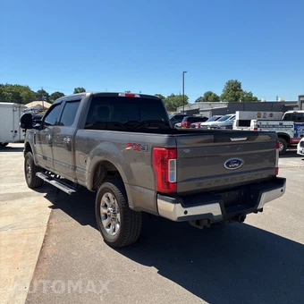 2018 Ford Super Duty F-250 Lariat Crew Cab Medium Bed - miniatura 3
