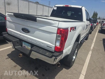2018 Ford Super Duty F-250 XLT Crew Cab Medium Bed - miniatura 4