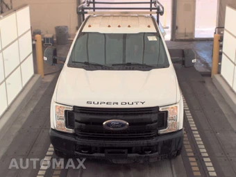 2018 Ford Super Duty F-350 Cab Chassis XL Crew Cab - miniatura 2