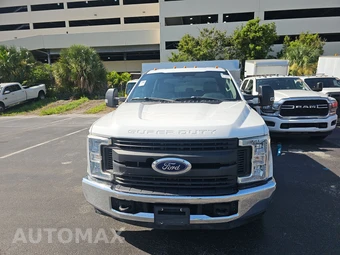 2018 Ford Super Duty F-350 Cab Chassis XL Crew Cab DRW - miniatura 2
