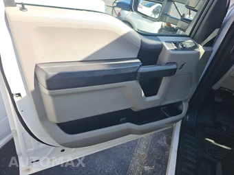 2018 Ford Super Duty F-350 Cab Chassis XL Crew Cab DRW - miniatura 9