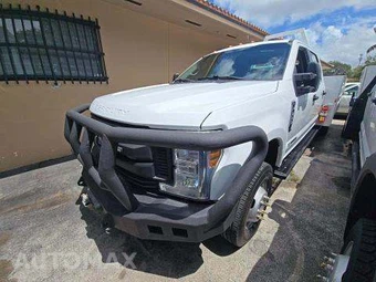 2018 Ford Super Duty F-350 Cab Chassis XL Crew Cab DRW