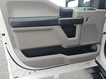 2018 Ford Super Duty F-350 Cab Chassis XL Regular Cab DRW - miniatura 9
