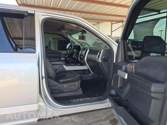 2018 Ford Super Duty F-350 Lariat Crew Cab Long Bed DRW - miniatura 18