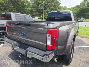 2018 Ford Super Duty F-350 Lariat Crew Cab Long Bed DRW - miniatura 3