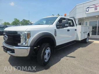 2018 Ford Super Duty F-450 Cab Chassis XL Crew Cab DRW