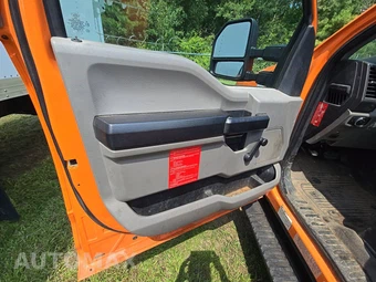 2018 Ford Super Duty F-450 Cab Chassis XL Crew Cab DRW - miniatura 9