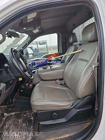 2018 Ford Super Duty F-450 Cab Chassis XL Regular Cab DRW - miniatura 6