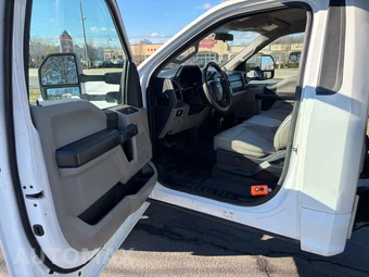 2018 Ford Super Duty F-450 Cab Chassis XL Regular Cab DRW - miniatura 12