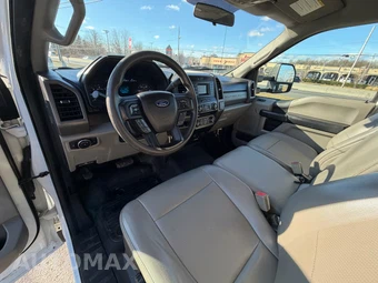 2018 Ford Super Duty F-450 Cab Chassis XL Regular Cab DRW - miniatura 16