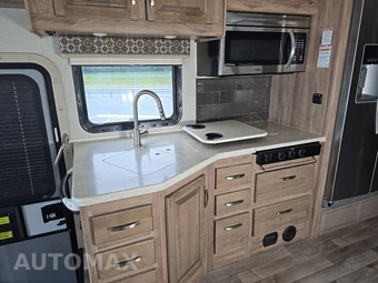 2018 Ford Super Duty F-53 Class A Motorhome Chassis DRW - miniatura 11