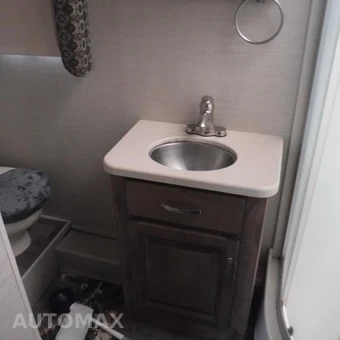 2018 Ford Super Duty F-53 Class A Motorhome Chassis DRW - miniatura 20