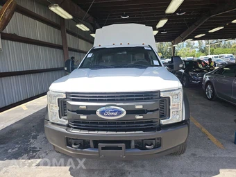 2018 Ford Super Duty F-550 Cab Chassis XL Extended Cab w/Rear Doors DRW - miniatura 2