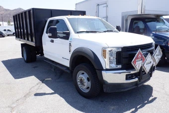 2018 Ford Super Duty F-550 Cab Chassis XL Extended Cab w/Rear Doors DRW - miniatura 2