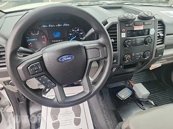 2018 Ford Super Duty F-550 Cab Chassis XL Regular Cab DRW - miniatura 5