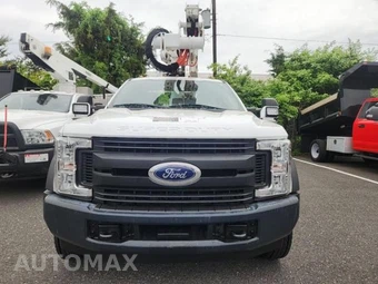 2018 Ford Super Duty F-550 Cab Chassis XL Regular Cab DRW - miniatura 9