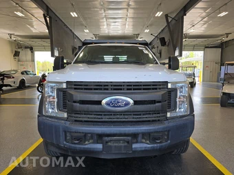 2018 Ford Super Duty F-550 Cab Chassis XL Regular Cab DRW - miniatura 2