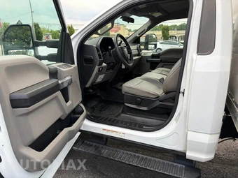 2018 Ford Super Duty F-550 Cab Chassis XL Regular Cab DRW - miniatura 17