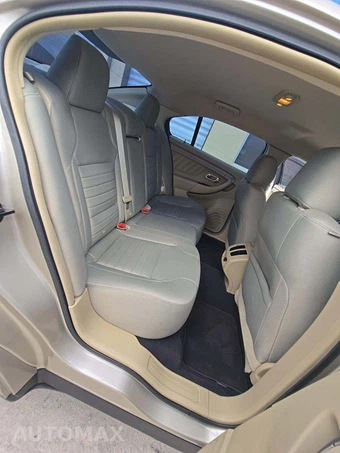 2018 Ford Taurus SE – miniatura 13