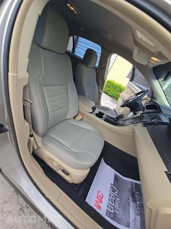 2018 Ford Taurus SE – miniatura 15