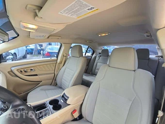 2018 Ford Taurus SE – miniatura 8