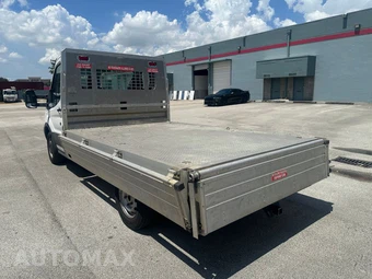 2018 Ford Transit 250 Cab Chassis - miniatura 11