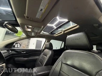 2018 GMC Acadia Denali - miniatura 12
