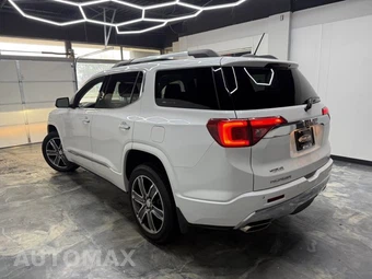 2018 GMC Acadia Denali - miniatura 3