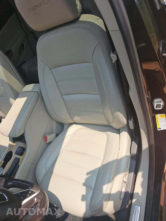 2018 GMC Acadia Denali 5SA – miniatura 3