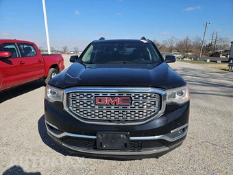 2018 GMC Acadia Denali 5SA – miniatura 2