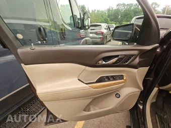 2018 GMC Acadia Denali 5SA – miniatura 9