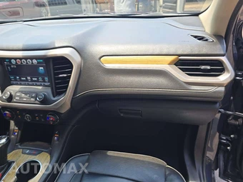 2018 GMC Acadia Denali 5SA – miniatura 17