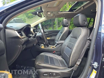 2018 GMC Acadia Denali 5SA – miniatura 3