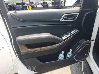 2018 GMC Yukon Denali 5SA - miniatura 9