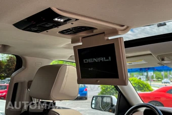 2018 GMC Yukon Denali 5SA - miniatura 16