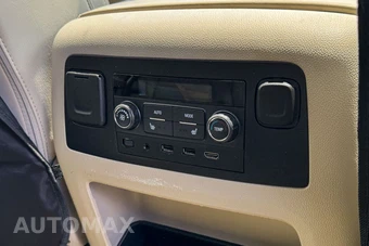 2018 GMC Yukon Denali 5SA - miniatura 17