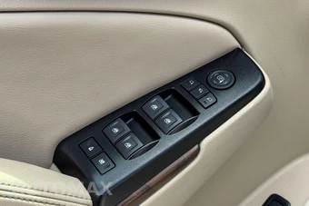 2018 GMC Yukon Denali 5SA - miniatura 28